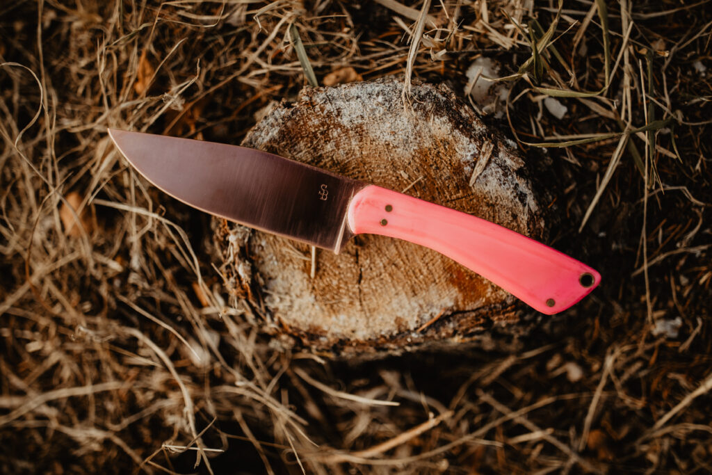 Outdoormesser mit TiN Beschichtung und 3D gedrucktem Griff in Pink